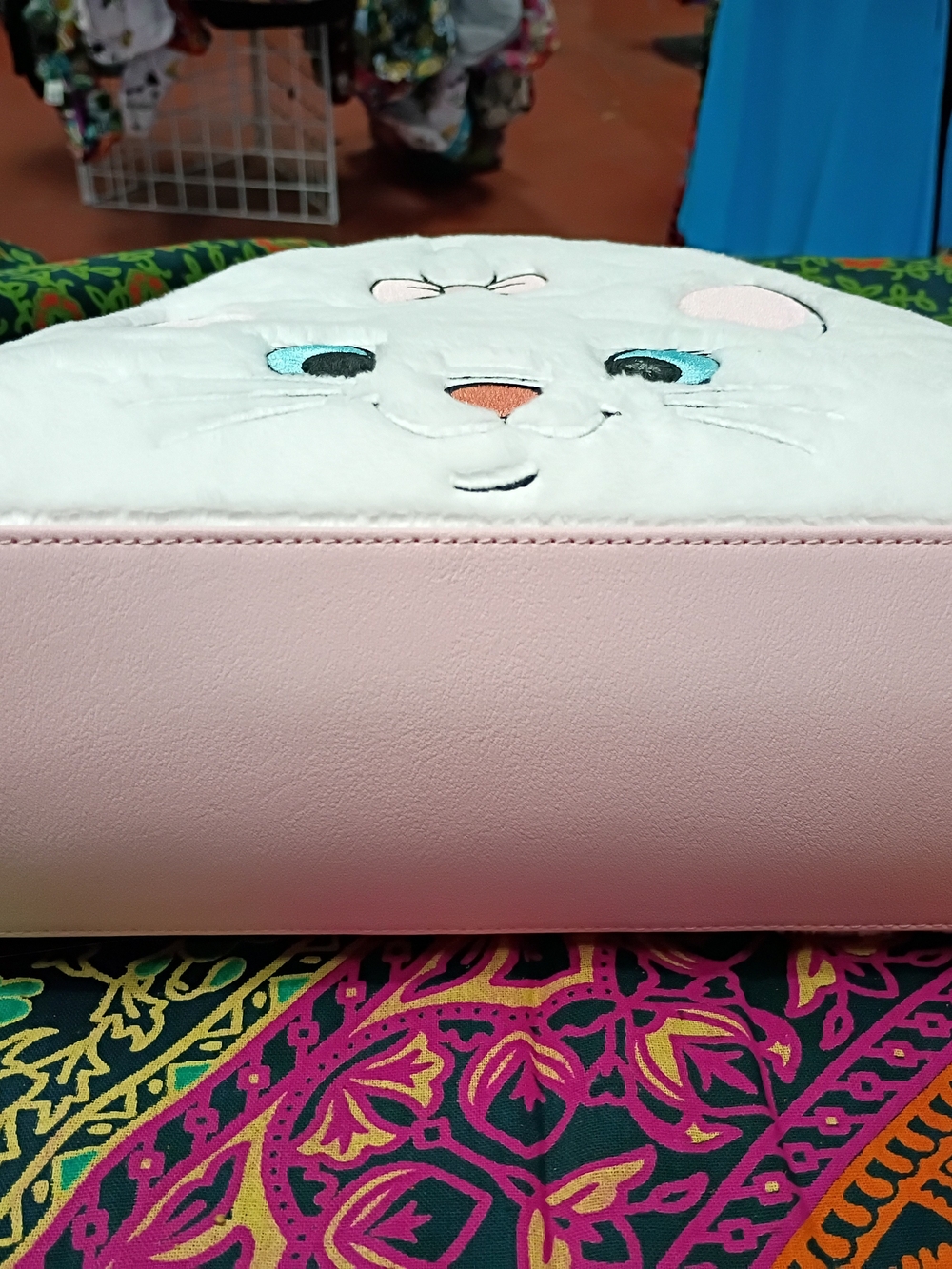π LOUNGEFLY Marie The Aristocats Faux Fur Purse - Picture 2 of 9